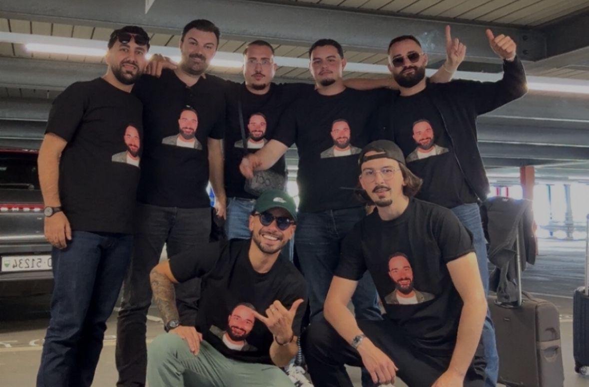 Groupe de t-shirts événement avec portrait imprimé en DTF — série personnalisée par NVNC Atelier Sierre